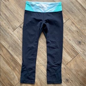 Lululemon size 4 black crop leggings